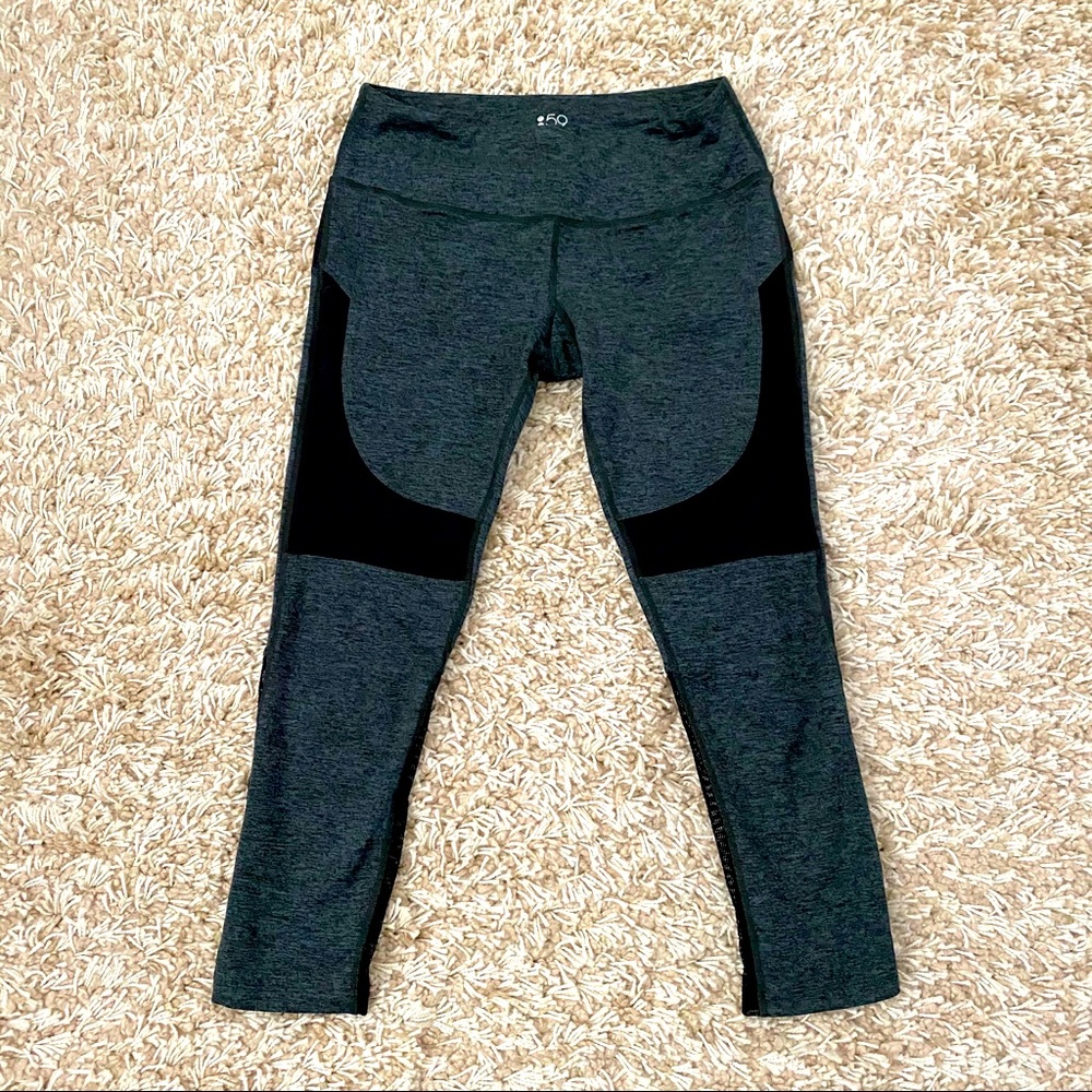 NWOT Splits59 • Mid-rise Capri Leggings